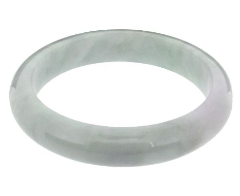 A jade bangle, the green and lavender bangle weighs approximately 30.66g, internal diameter 6cm Accompanied by report number 