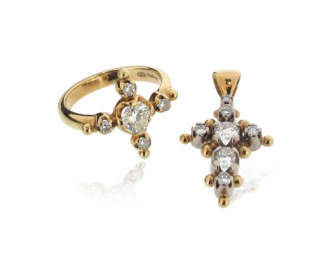 A diamond quatrefoil ring, set with graduated circular-cut diamonds weighing approximately 0.55cts in total, in yellow gold, 