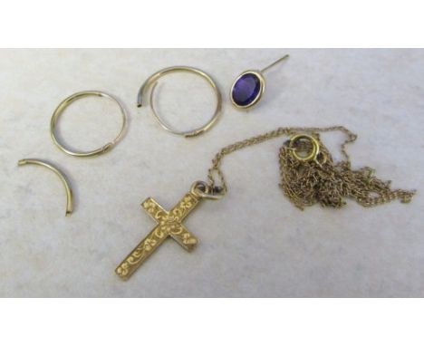 9ct gold cross and chain & 9ct gold scrap earrings total weight 2.5 g