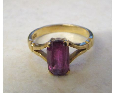 9ct gold ruby ring size J