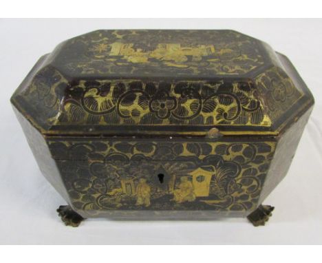 Lacquered box in the form of a tea caddy with oriental designs on claw feet L 20 cm, D 13 cm, H 13 cm