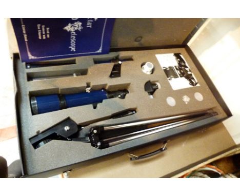 MODERN CAMERA TELESCOPE. Cased modern telescope with camera fittings CONDITION REPORT: The item appears to be in good conditi