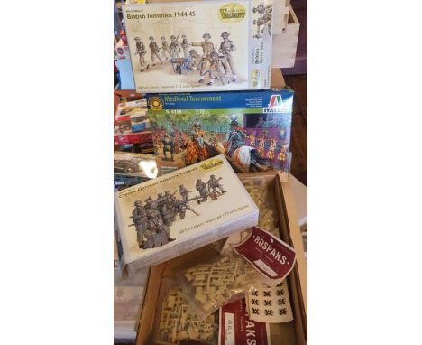 A large box and 2 small boxes of plastic figures, 172nd an 00 scale, includes Airfix, Italeri examples.
