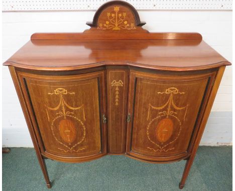 Late Victorian / Edwardian inlaid mahogany side cabinet, the two bow fronted doors inlaid with urn, swags and wreath, boxwood