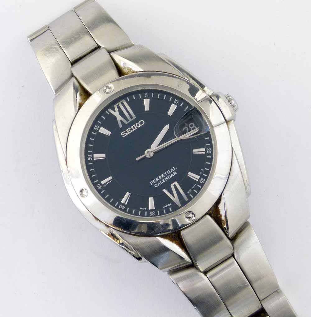 Seiko Perpetual Calendar Stainless Wristwatch 2000 Cal 8F32 960396