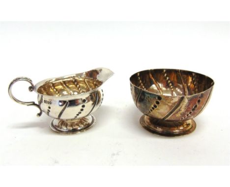 A LATE VICTORIAN SILVER CREAM JUG AND SUGAR BASIN by Charles Stuart Harris, London 1885, 126g (4 troy ozs) gross