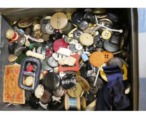 A Vintage Tin Containing Buttons 