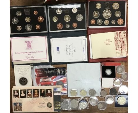 Collection of British and World coins, including Royal Mint 1997 Silver Proof Piedfort £1 in Original Case with Certificate o