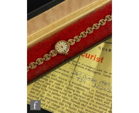 A lady's 9ct hallmarked Accurist manual wrist watch, batons to a circular silvered dial, case diameter 16mm, total weight 11.
