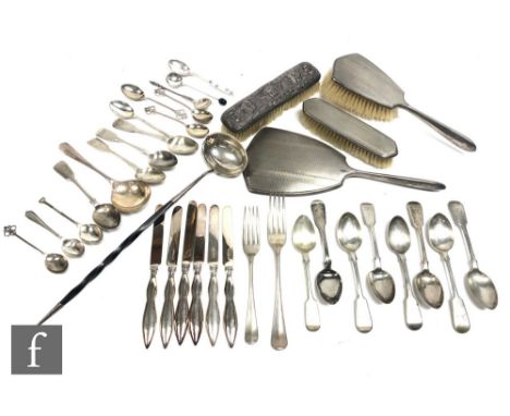 A parcel lot of assorted hallmarked silver flatware to include dinner forks, tea spoons, butter knives, weight 25oz, with a s