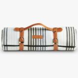 White Waterproof Picnic Blanket. - ER47