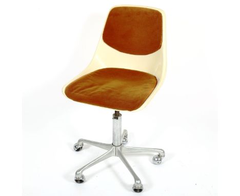 K SCHAFER for Lubke, a 1960s' Set-line office swivel chair, moulded acrylic seat and aluminium base, height adjustable.Origin