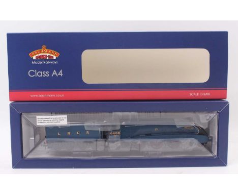 Bachmann 00 gauge A4 class 4-6-2 in LNER blue livery, no.4468, "Mallard", in excellent condition, missing the box sleeve, hou