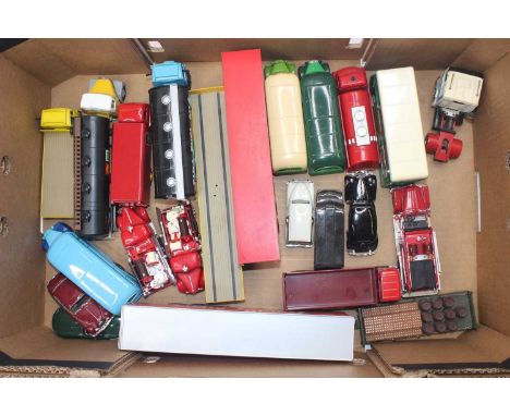 Tray containing a quantity of Atlas Editions/Corgi and other loose modern issue diecast to include; Guy Van Golden Shred, Bed