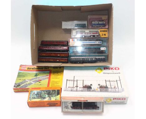 A collection of continental and American N gauge to include an Iberten 3N 3 rail loco, a DB BR 78 class in black, by Arnold, 