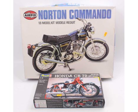 Revell/Airfix 1/8 scale group of 2 plastic kits to include; No.07926 Honda CB72 Super Sports and a No.20480 Norton Commando 7