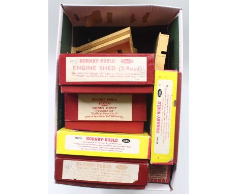Eight Hornby-Dublo plastic ‘Super Detail’ buildings etc: one 5005 Engine shed, plain red box (BE); three x 5006 Engine shed e