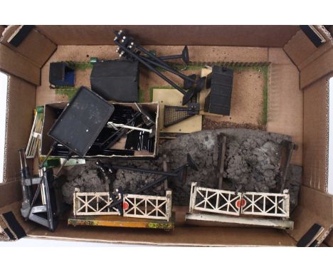 Large tray containing: working diorama of lineside TPO with track and roadside scene 0-gauge; set of four coal staithes - gau