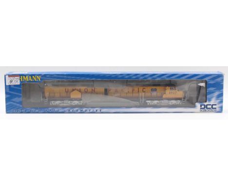 Bachmann HO gauge DCC fitted EMD DD40AX loco in Union Pacific yellow and silver livery, no.6927, housed in its original box, 