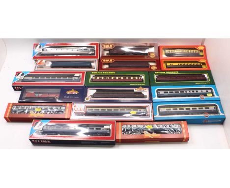One tray of 00 gauge mixed coaches, by various manufacturers including Triang, Airfix, Bachmann, Replica, Lima and others, al