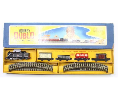 G17 Hornby-Dublo 3-rail tank goods set comprising EDL17, 0-6-2 tank loco BR lined black 69567 &amp; 4 wagons. Loco cab roof s