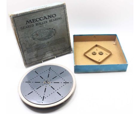 Meccano Nickel Geared Roller Bearing, in the original blue ground box, box has been repaired, slight peeling to Nickel Teeth 