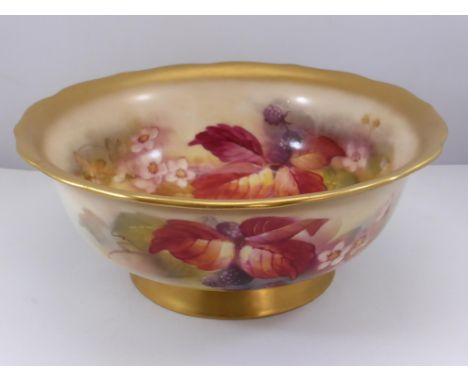 ROYAL WORCESTER FLUTED BOWL, DECORATED WITH BLACKBERRIES AND FOLIAGE, SIGNED KITTY BLAKE. APPROX. 20cm DIA.