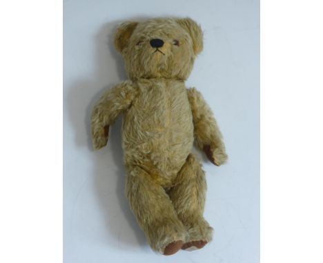 20TH CENTURY ENGLISH CHAD VALLEY MUSICAL TEDDY BEAR 'BY APPOINTMENT TO THE QUEEN MOTHER' STITCHED LABEL TO FOOT, PLAYS 'TEDDY