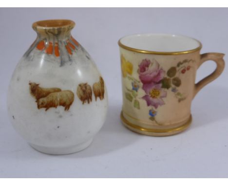 ROYAL WORCESTER MINIATURE BLUSH IVORY TANKARD AND A ROYAL DOULTON MINIATURE VASE PAINED WITH SHEEP, APPROX. 4.5 cm