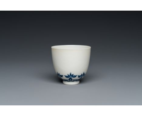 Fullt title: A Chinese blue and white cup with floral design, Kangxi mark, 19/20th C.Description: Dia.: 5,5 cm - H.: 5 cm Con
