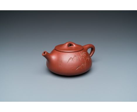 Fullt title: A Chinese Yixing stoneware teapot and cover, signed Gu Jingzhou ___, RepublicDescription: L.: 18 cm - H.: 8 cm