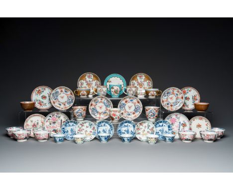 Fullt title: 22 Chinese famille rose and blue and white cups and 19 saucers, koppen, Kangxi and laterDescription: Dia.: 13,5 