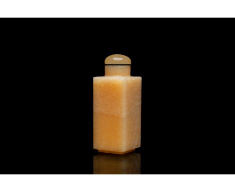 Fullt title: A square Chinese jellow jade snuff bottle, QingDescription: H.: 8 cm Condition: (UV-checked)- Very good, with a 