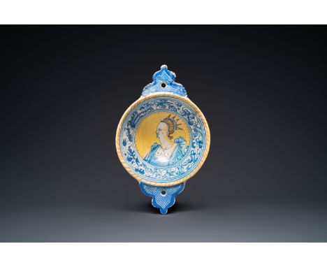 Fullt title: An extremely rare Antwerp maiolica porringer with the portrait of a queen or goddess, last quarter 16th C.Descri
