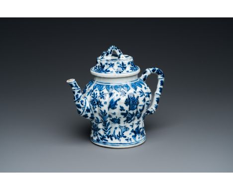 Fullt title: A Chinese blue and white 'bamboo' teapot and cover, KangxiDescription: L.: 15,5 cm - H.: 13,5 cm Condition: (UV-