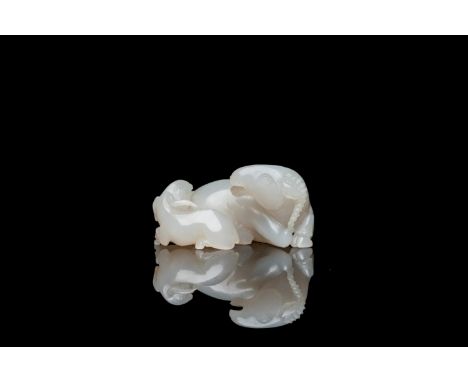 Fullt title: A Chinese white jade 'two rams' group, 19th C.Description: L.: 6,5 cm - H.: 3 cm Condition: (UV-checked)- Excell