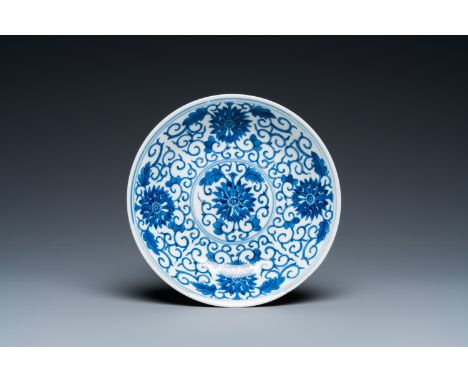 Fullt title: A Chinese blue and white 'lotus scroll' plate, Guangxu mark and of the periodDescription: Dia.: 15,5 cm Conditio