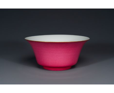 Fullt title: A Chinese monochrome ruby-glazed bowl, Guangxu mark, 19/20th C.Description: Dia.: 21,5 cm - H.: 10 cm Condition: