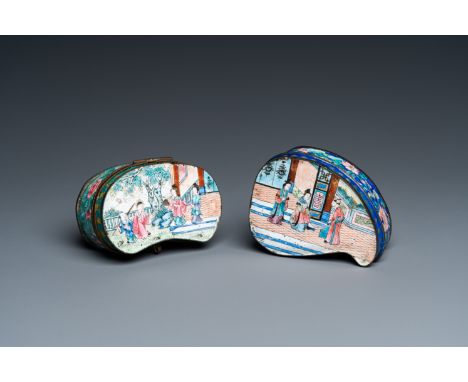 Fullt title: Two Chinese Canton enamel snuff boxes and covers, 18/19th C.Description: Dim.: 7,5 x 5 x 3 cm (the largest) Cond