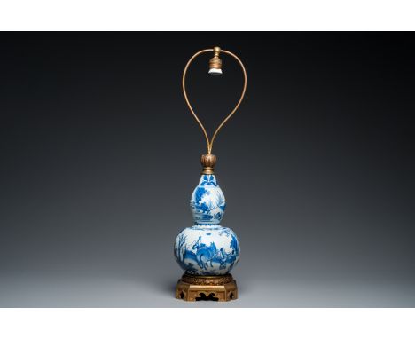 Fullt title: A Chinese blue and white double gourd vase mounted as a lamp, Transitional periodDescription: H.: 28,5 cm (the v