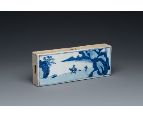 Fullt title: A Chinese blue and white rectangular tile, KangxiDescription: Dim.: 21 x 8 x 3,5 cm Condition: (UV-checked)- Exc