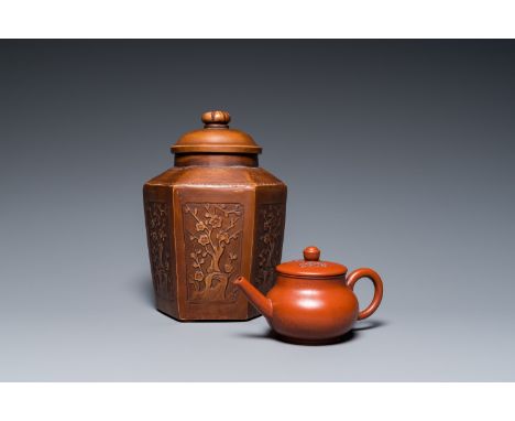 Fullt title: A Chinese Yixing stoneware tea caddy and teapot, 19/20th C.Description: H.: 23 cm (the caddy and cover)L.: 16,5 