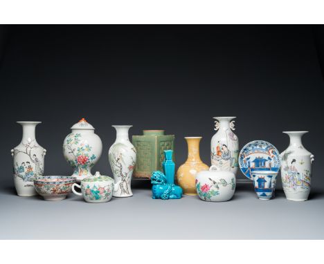 Fullt title: A varied collection of Chinese famille rose and monochrome wares, 18/20th C.Description: H.: 26,5 cm (the talles