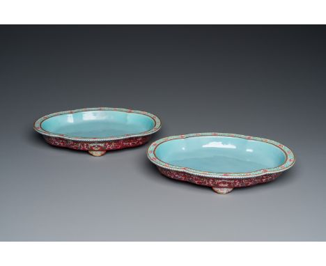 Fullt title: A pair of Chinese ruby-ground quatrefoil dishes, probably JiaqingDescription: L.: 22 cm - H.: 3,5 cm Condition: 