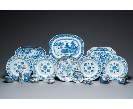 Fullt title: 16 Chinese blue and white wares, Kangxi/QianlongDescription: L.: 30 cm (the largest octagonal dish)Dia.: 21,5 cm
