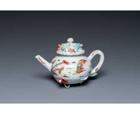 Fullt title: A Chinese famille rose 'rooster' teapot and cover, YongzhengDescription: L.: 16,5 cm - H.: 10 cm