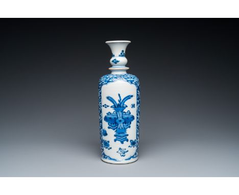 Fullt title: A Chinese blue and white rouleau vase with antiquities, KangxiDescription: H.: 28 cm Condition: (UV-checked)- A 