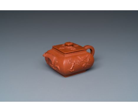 Fullt title: A Chinese Yixing stoneware teapot and cover, KangxiDescription: L.: 11,5 cm - H.: 5,5 cm Condition: (UV-checked)