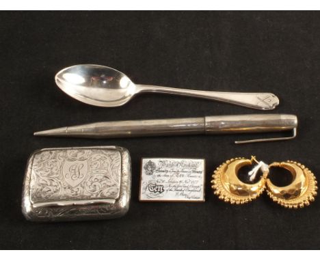 A snuff box, Gold earrings, Silver golfing spoon, Silver pencil (1954) (as found) and an enamel ten pound note