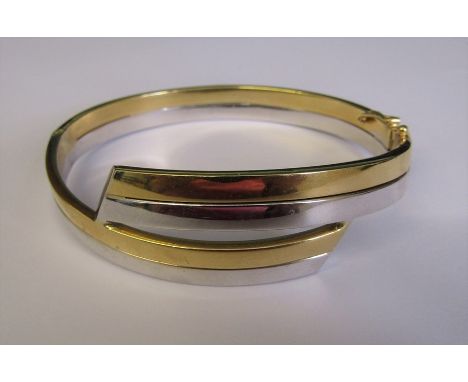 18ct gold two colour hinged bangle marked 750 weight 19.5 g 6 cm x 5.5 cm